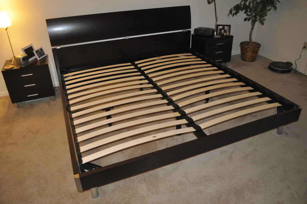 Example of a bed frame with slats (US Eastern King)